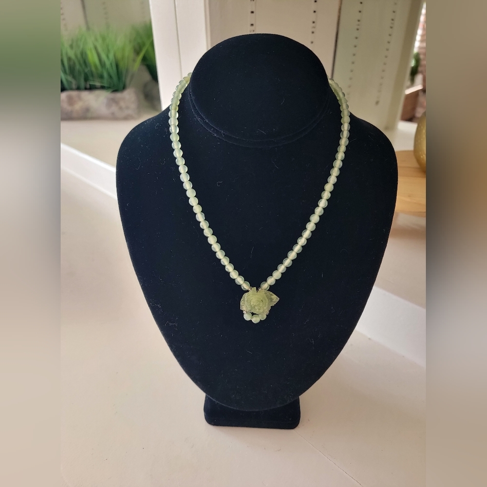 Jade stone rose pendant beaded 16in necklace